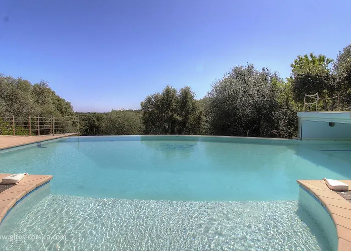 La Grande Piscine Villa